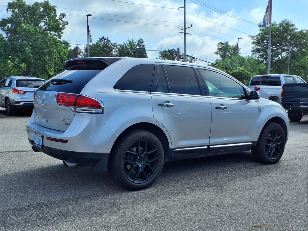 Used 2013 Silver Lincoln Base image 4