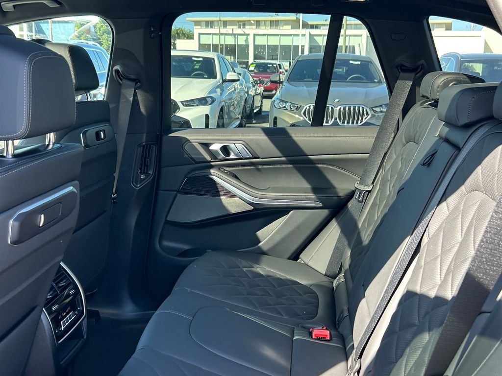 New 2026 Black Sapphire Metallic BMW xDrive40i image 30