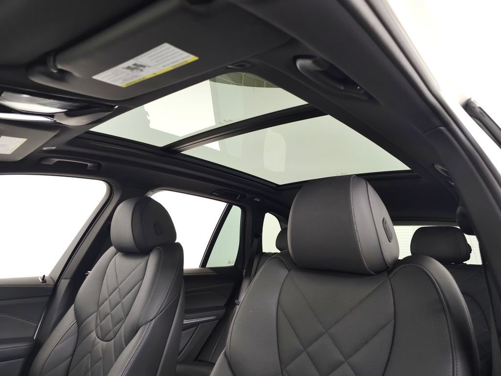 Used 2024 Alpine White BMW xDrive40i image 16
