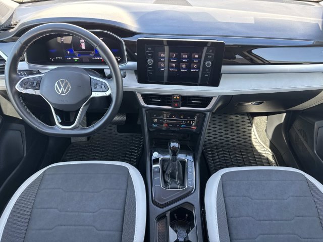 Certified Used 2025 Silver Volkswagen 1.5T SE image 9