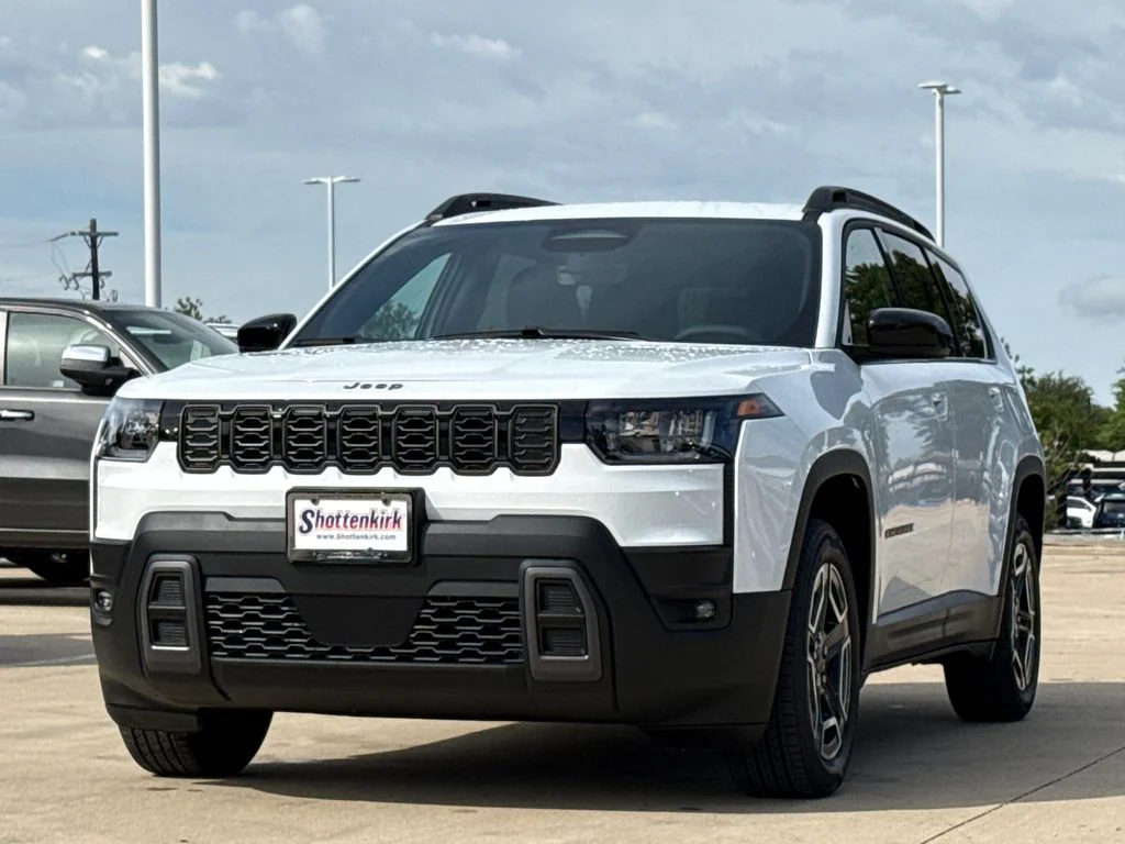 New 2026 Bright White Clear-Coat Exterior Paint Jeep Laredo image 3