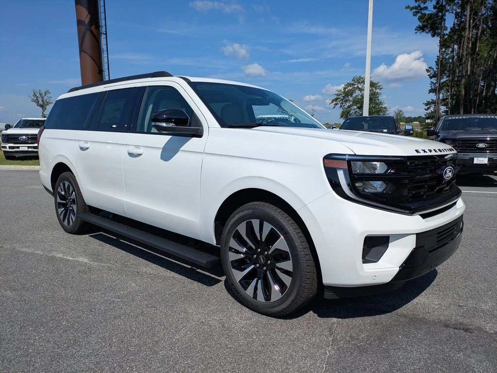 New 2027 Star White Metallic Tri-Coat Ford Platinum image 2