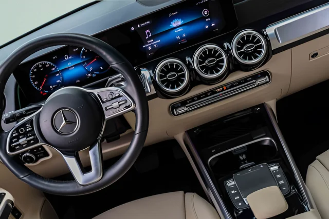 Used 2023 Blue Mercedes-Benz GLB 250 image 19