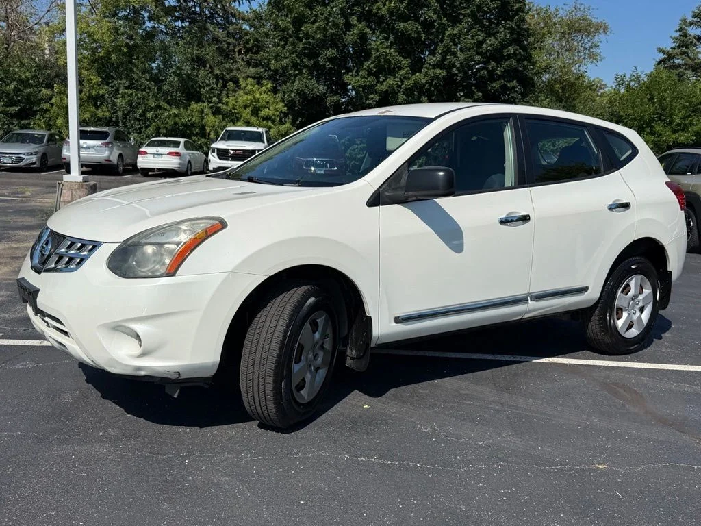 Used 2014 White Nissan S image 3