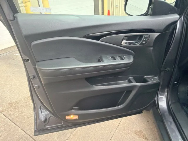 Used 2022  Honda Touring image 21