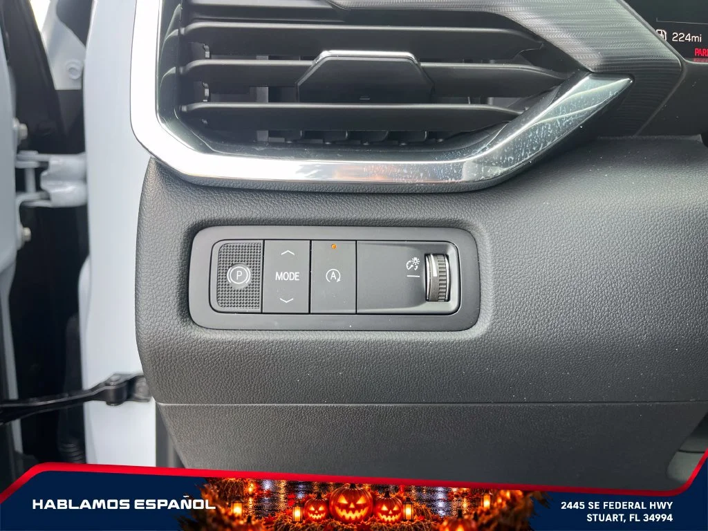 New 2027 Glacier White Tricoat GMC Elevation image 25
