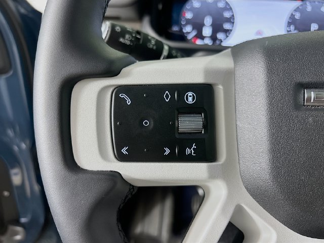 Used 2025 Blue Land Rover S image 10