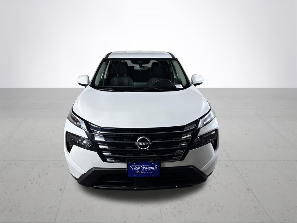 Used 2024 White Pearl Nissan SV image 3