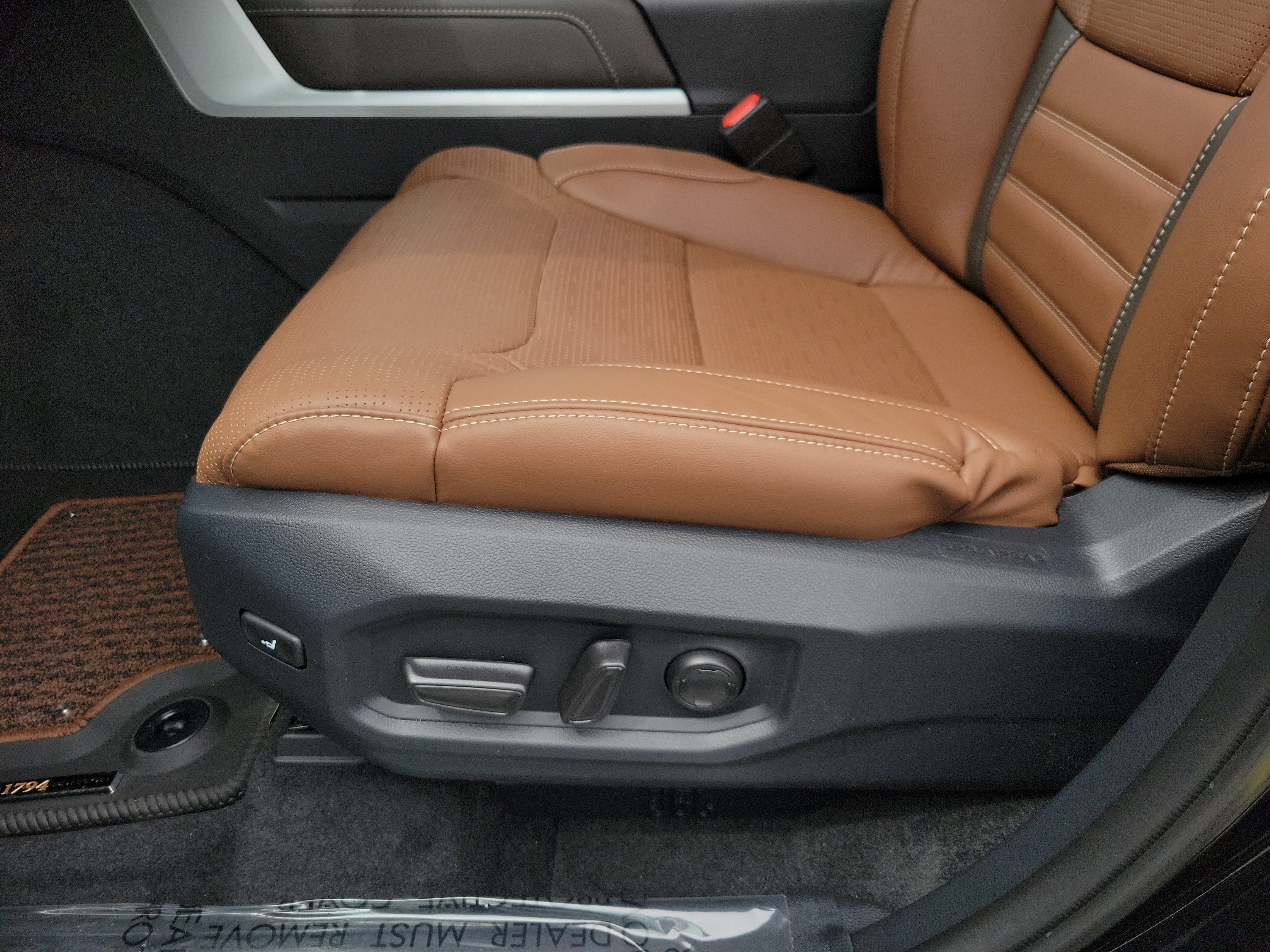 2025 Toyota Tundra 1794 Edition - Photo 6