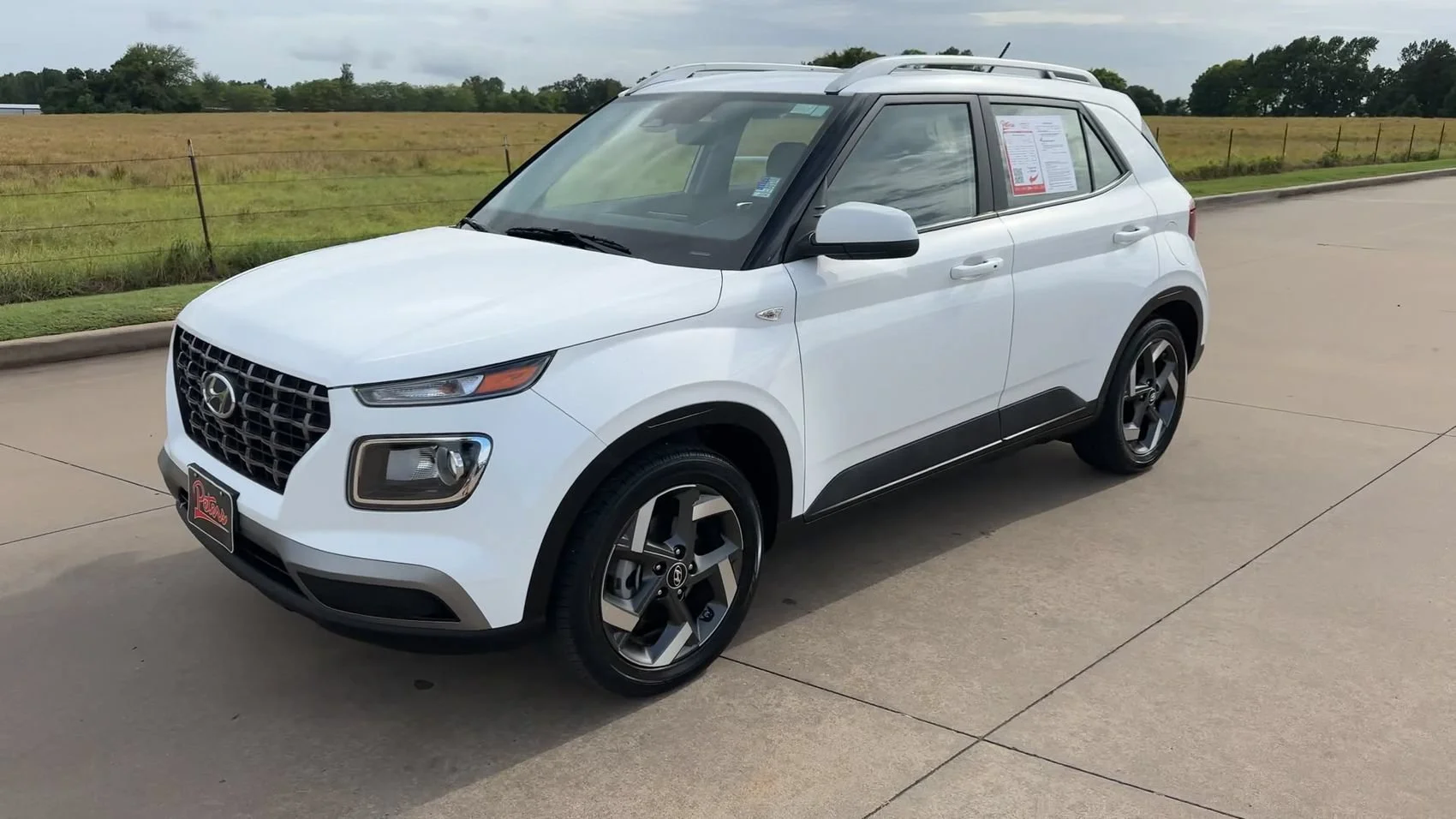 Used 2025 Lunar White Hyundai SEL image 4
