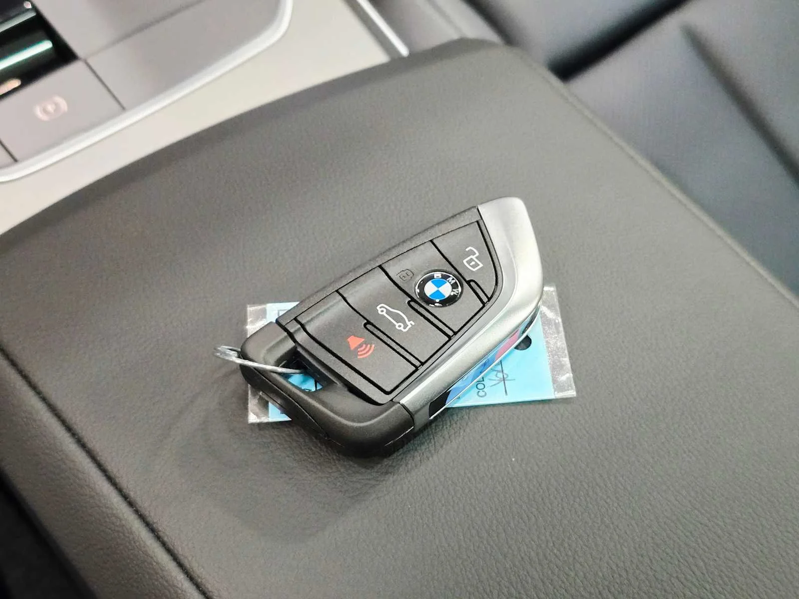 New 2026 Cape York Green Metallic BMW xDrive40 image 31