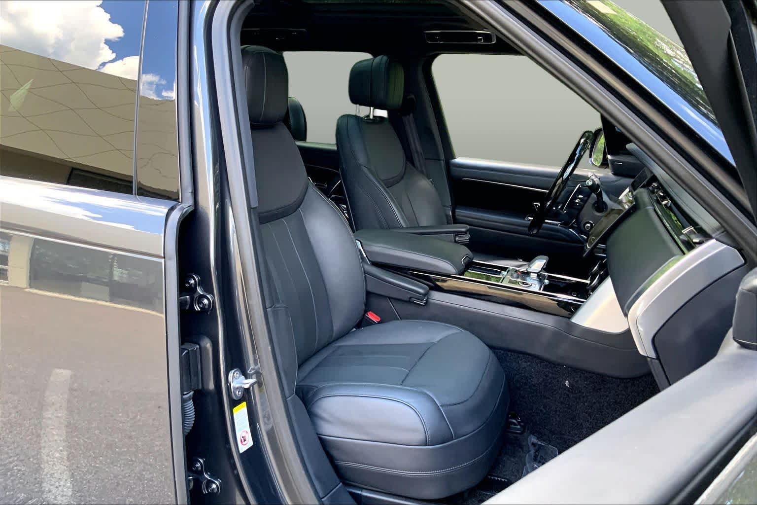 Used 2023 Carpathian Grey Premium Metallic Land Rover SE image 8