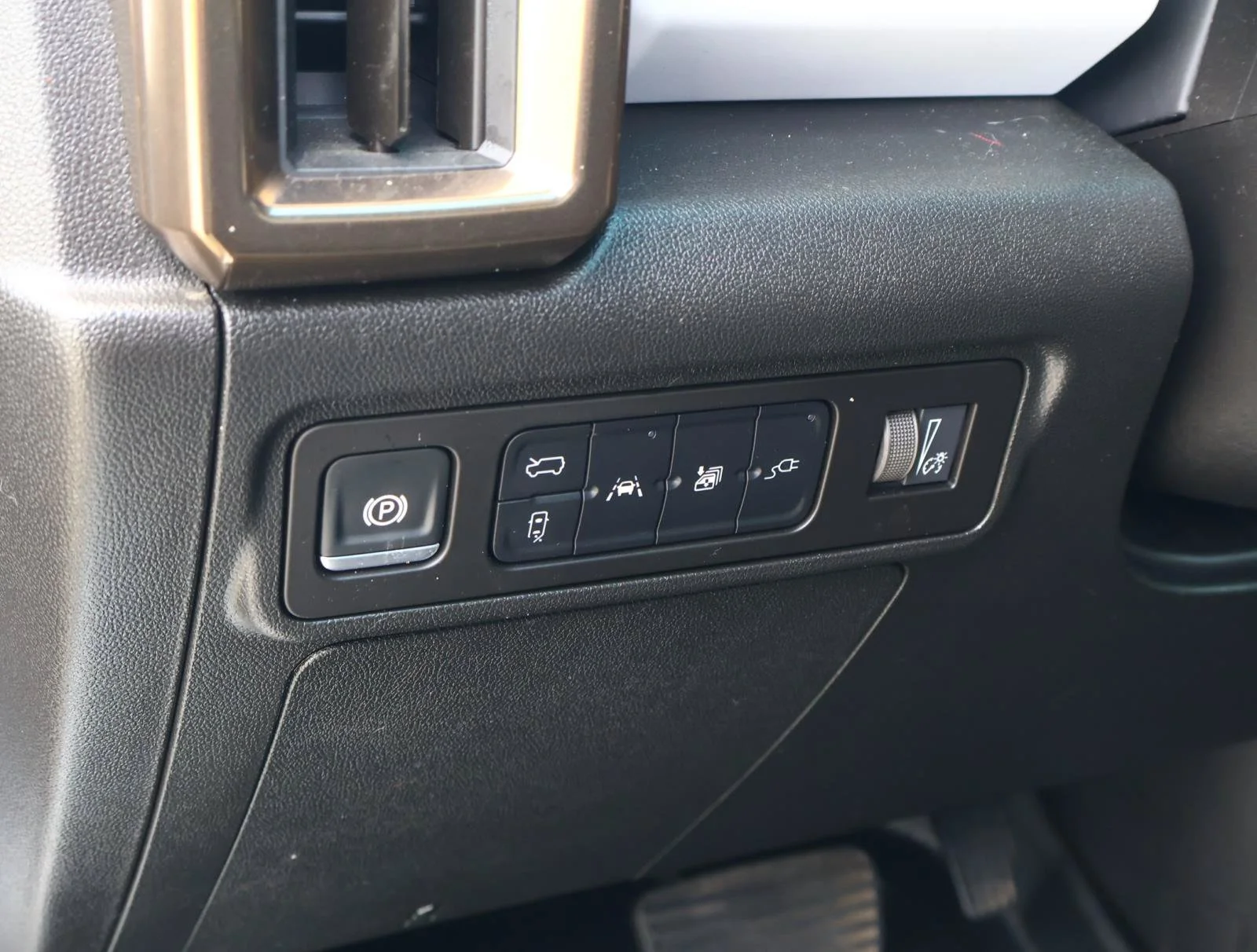 Used 2024 Interstellar White GMC 2X image 24