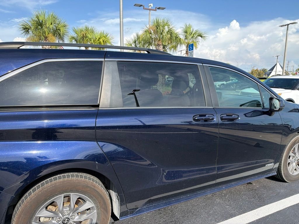 2021 Toyota Sienna LE - Photo 8