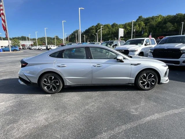 Used 2024 Silver Hyundai SEL image 2