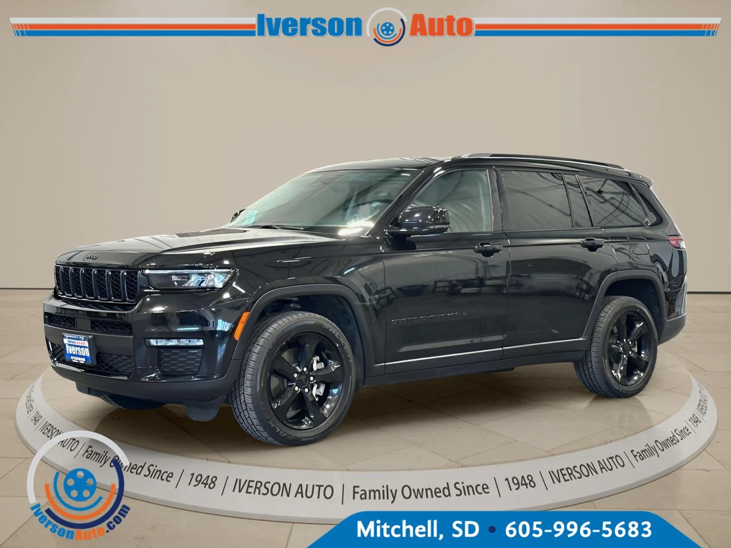 Used 2023 Diamond Black Crystal Pearlcoat Jeep Limited image 5