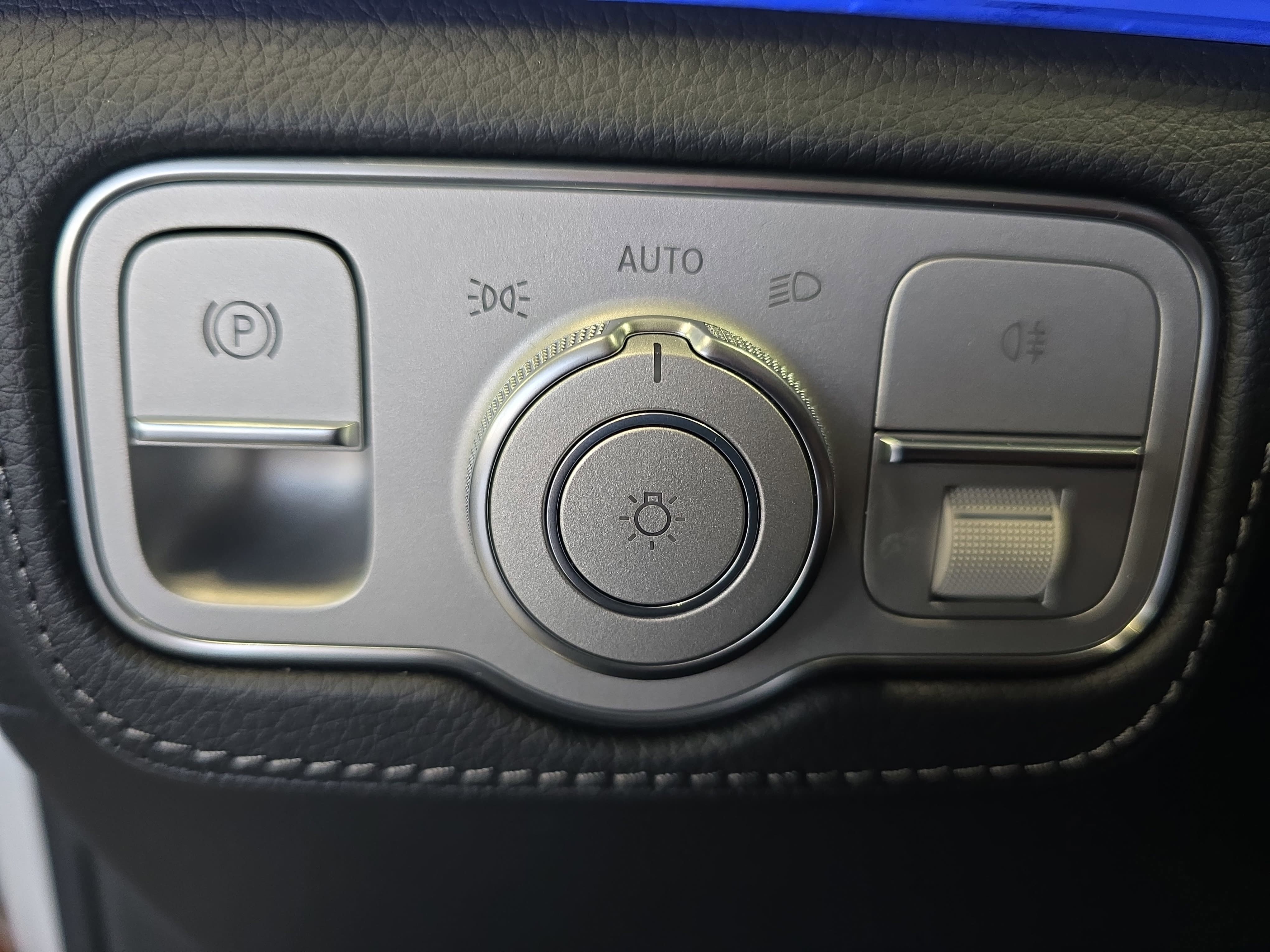 New 2026 MANUFAKTUR Moonlight White Metallic Mercedes-Benz AMG® GLE 53 4MATIC+ Coupe image 26