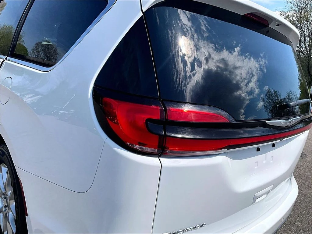 Used 2023 Bright White Clearcoat Chrysler Touring L image 34
