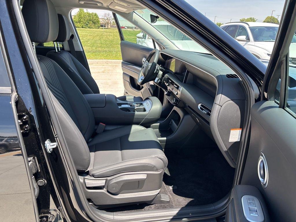 New 2026 Abyss Black Hyundai SEL 7P image 31