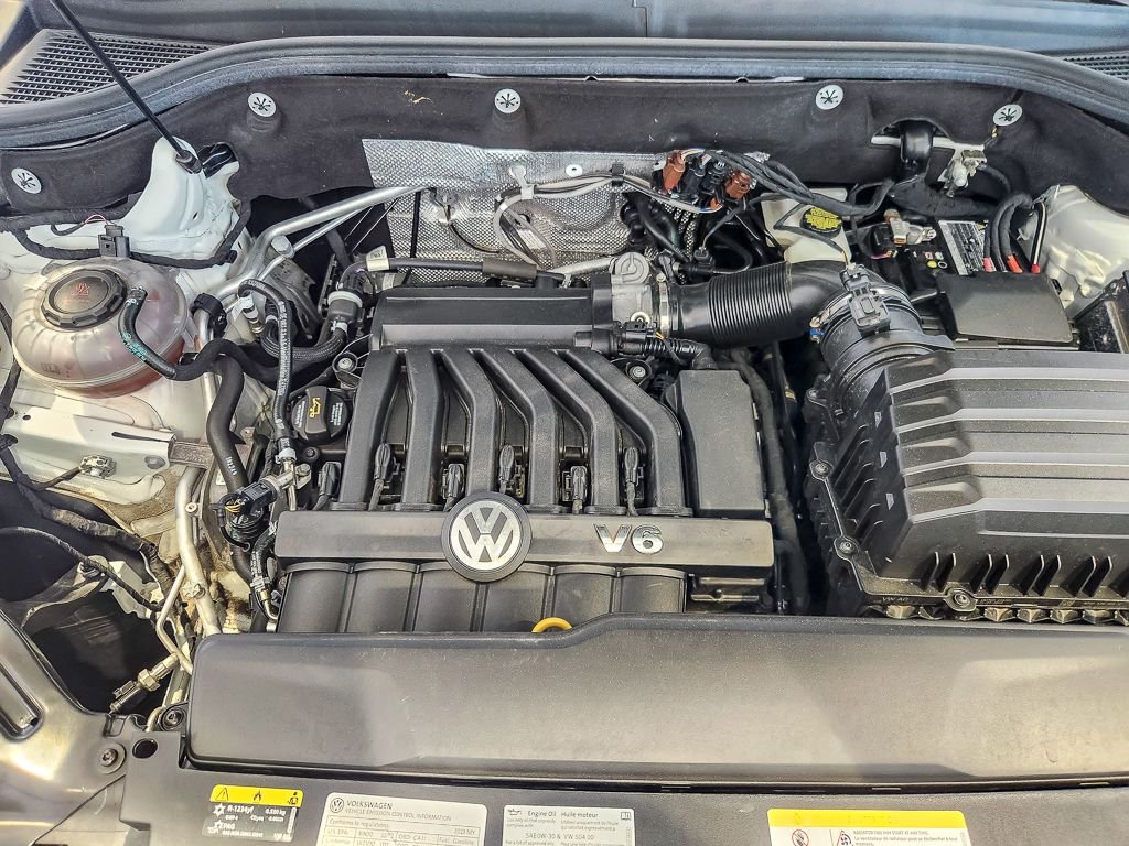 Used 2023 Pure White Volkswagen 3.6L V6 SE w/Technology image 24