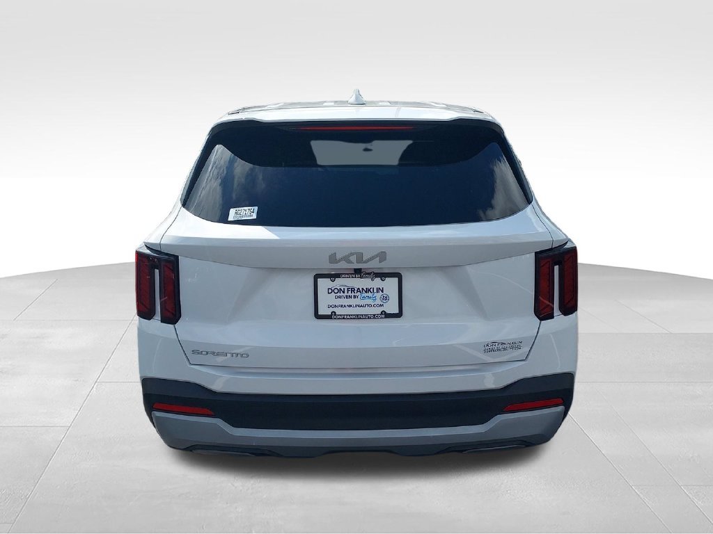Used 2024 White Kia LX image 4