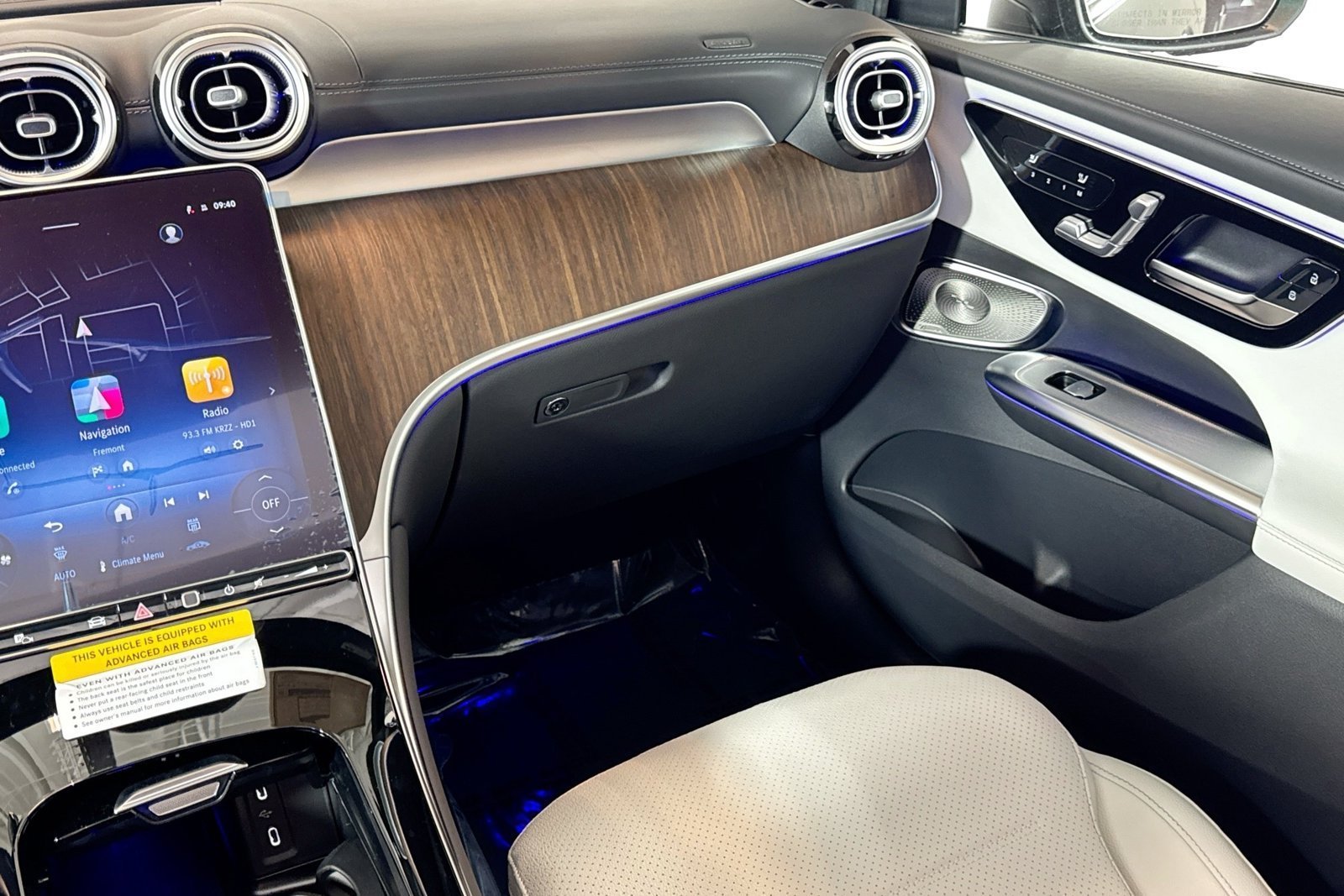 New 2026 Obsidian Black Metallic Mercedes-Benz GLC 300 image 21