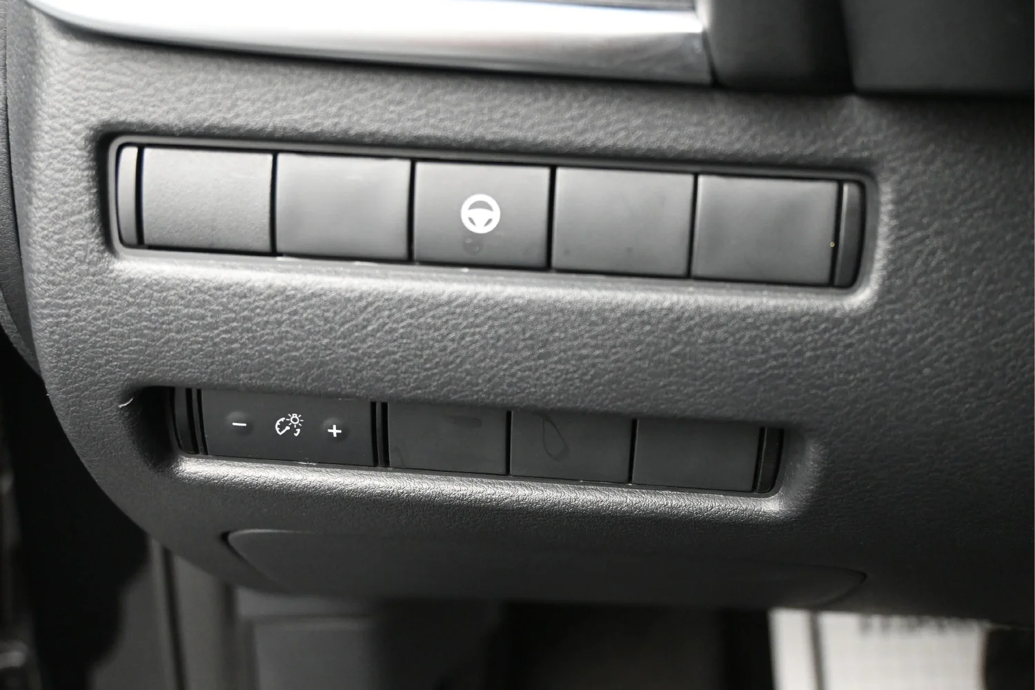 Used 2021 Black Nissan SV Intelligent AWD image 11