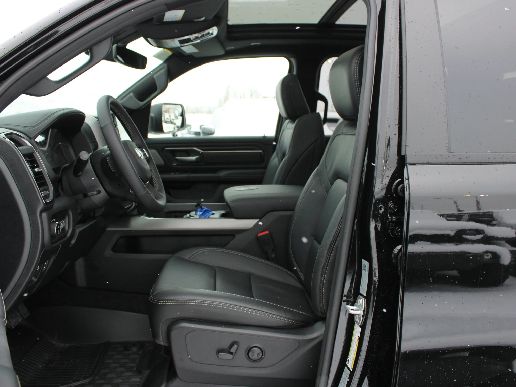 New 2026 Black RAM Sport* HEMI V8 image 10