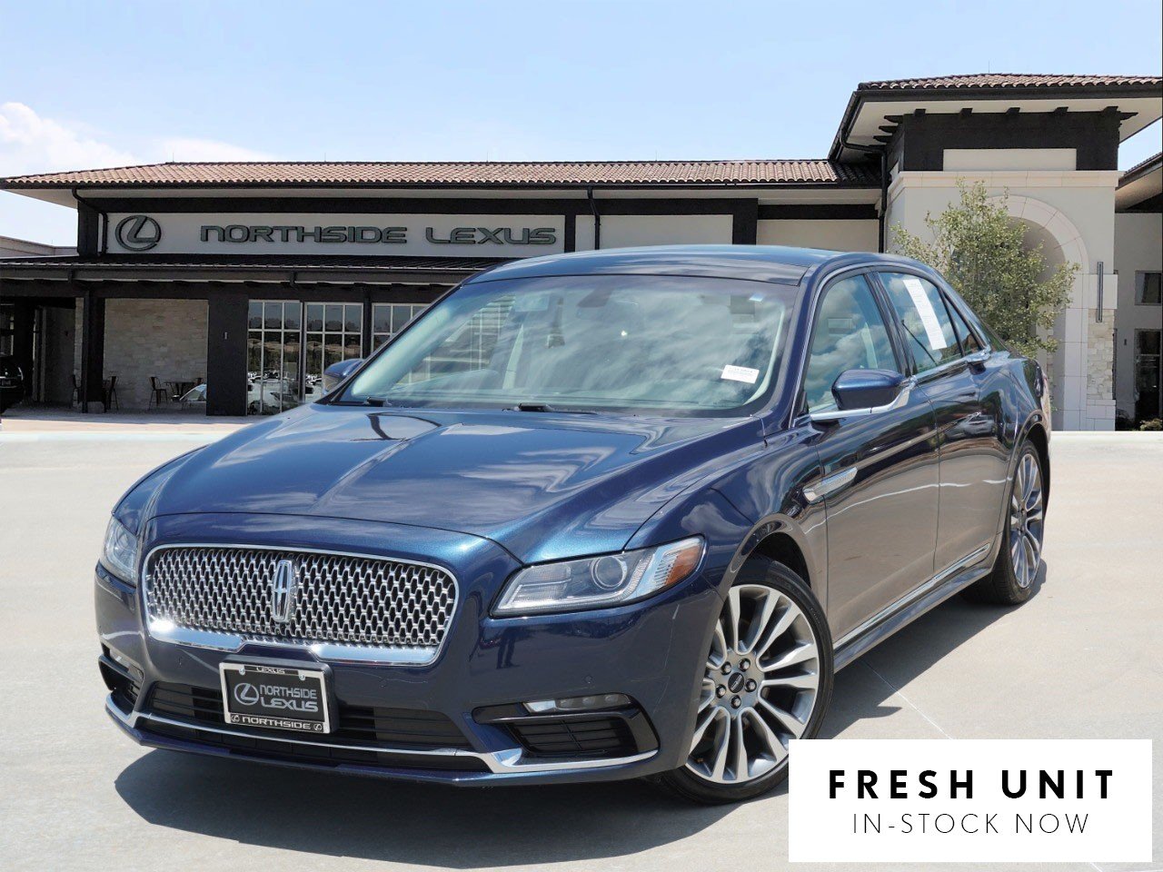 2017 Lincoln Continental Select FWD's photo