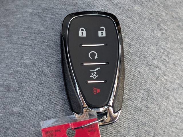 New 2026 Summit White Chevrolet LT image 31