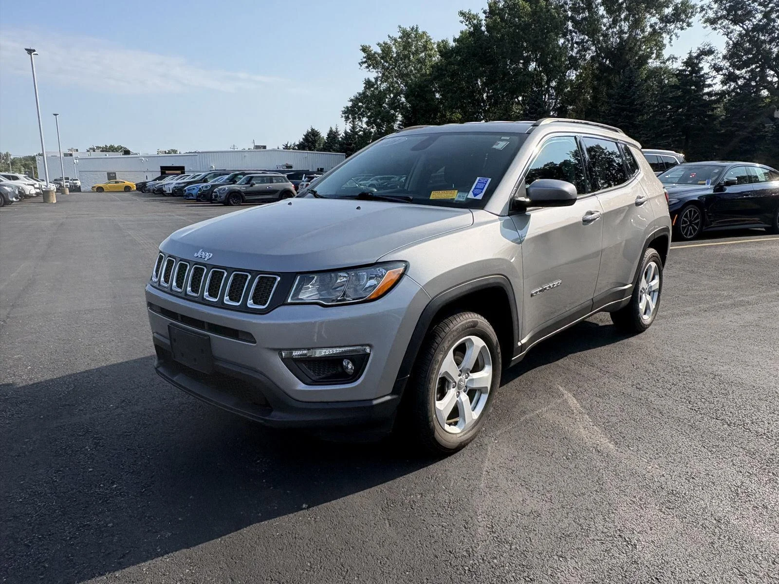 Used 2021 Billet Silver Metallic Clearcoat Jeep Latitude image 3