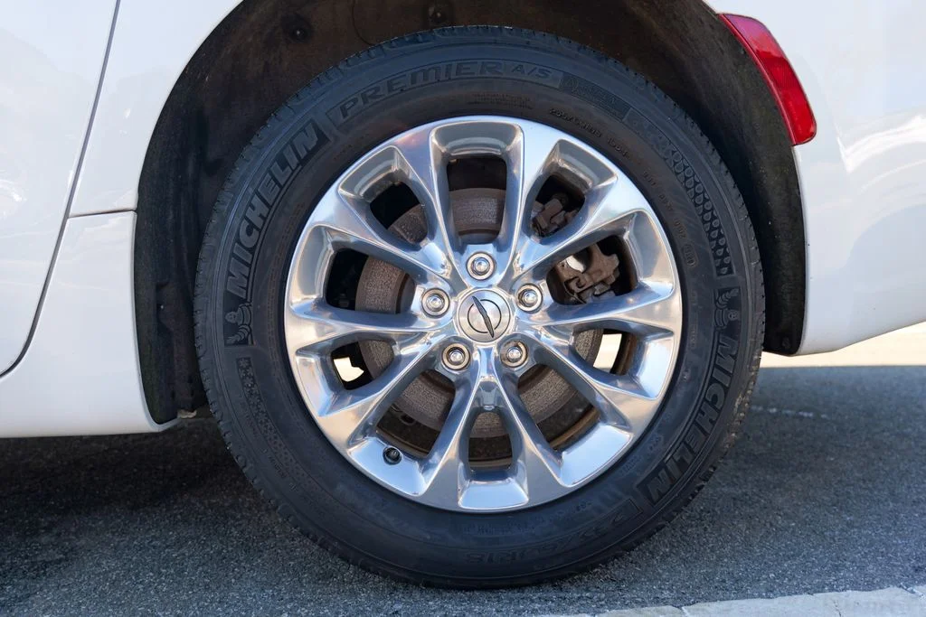 Used 2021 Bright White Clearcoat Chrysler Touring L image 11