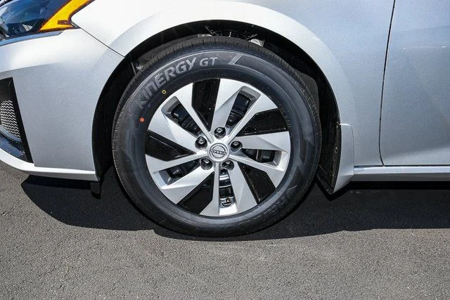 Used 2025 Silver Nissan 2.5 S image 11