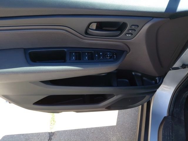 Used 2018 Silver Honda EX-L image 32