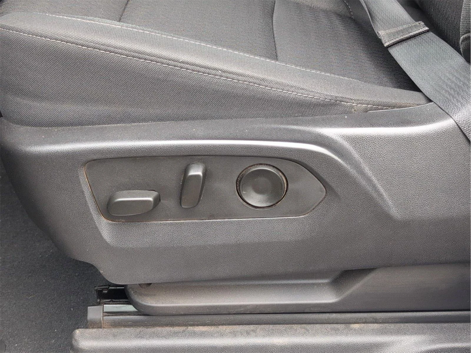 Used 2023 Summit White GMC Elevation image 14