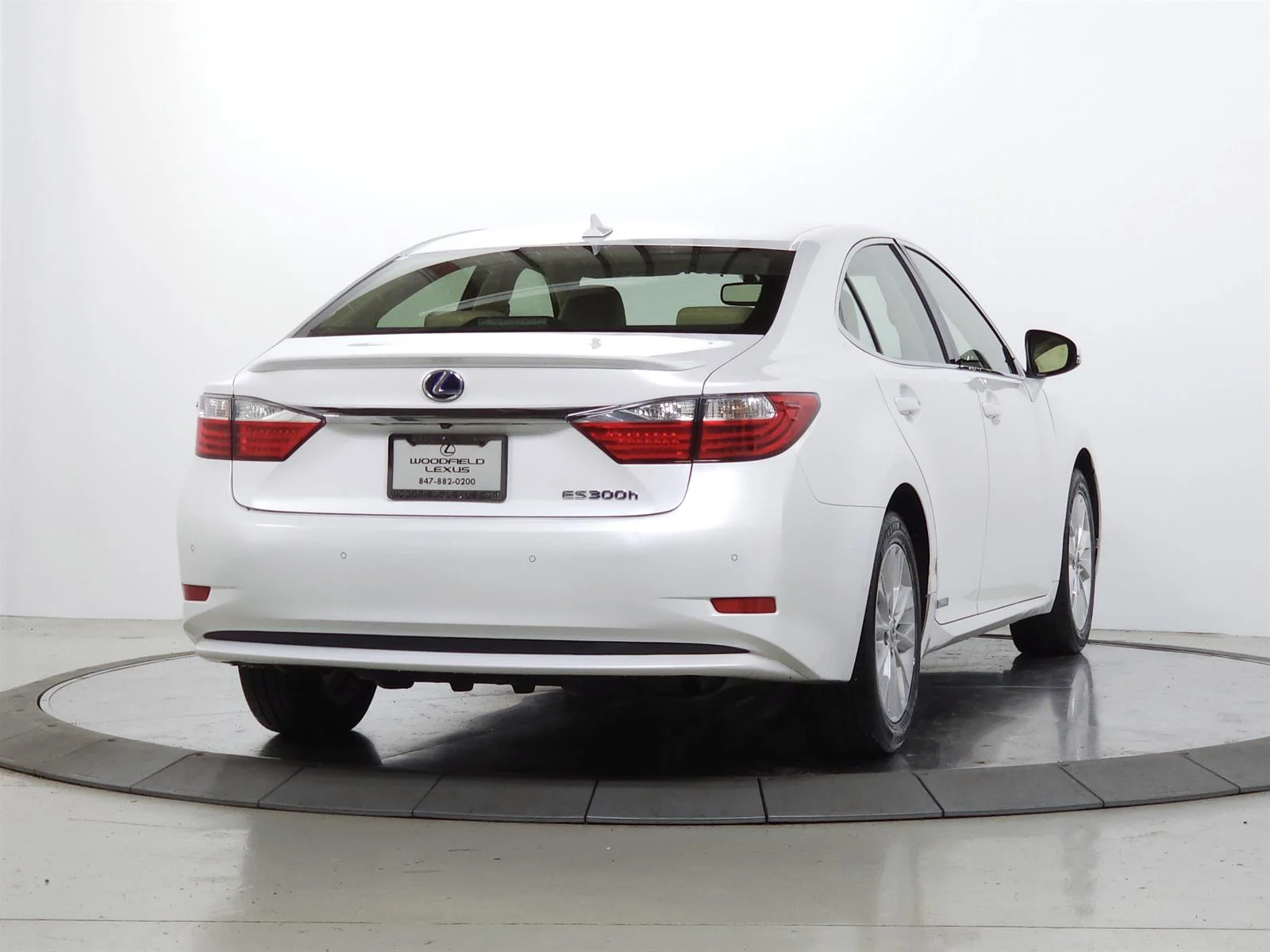 Used 2014 White Lexus  image 10