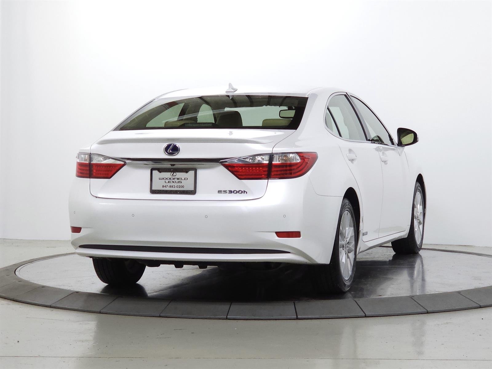 Used 2014 White Lexus  image 10