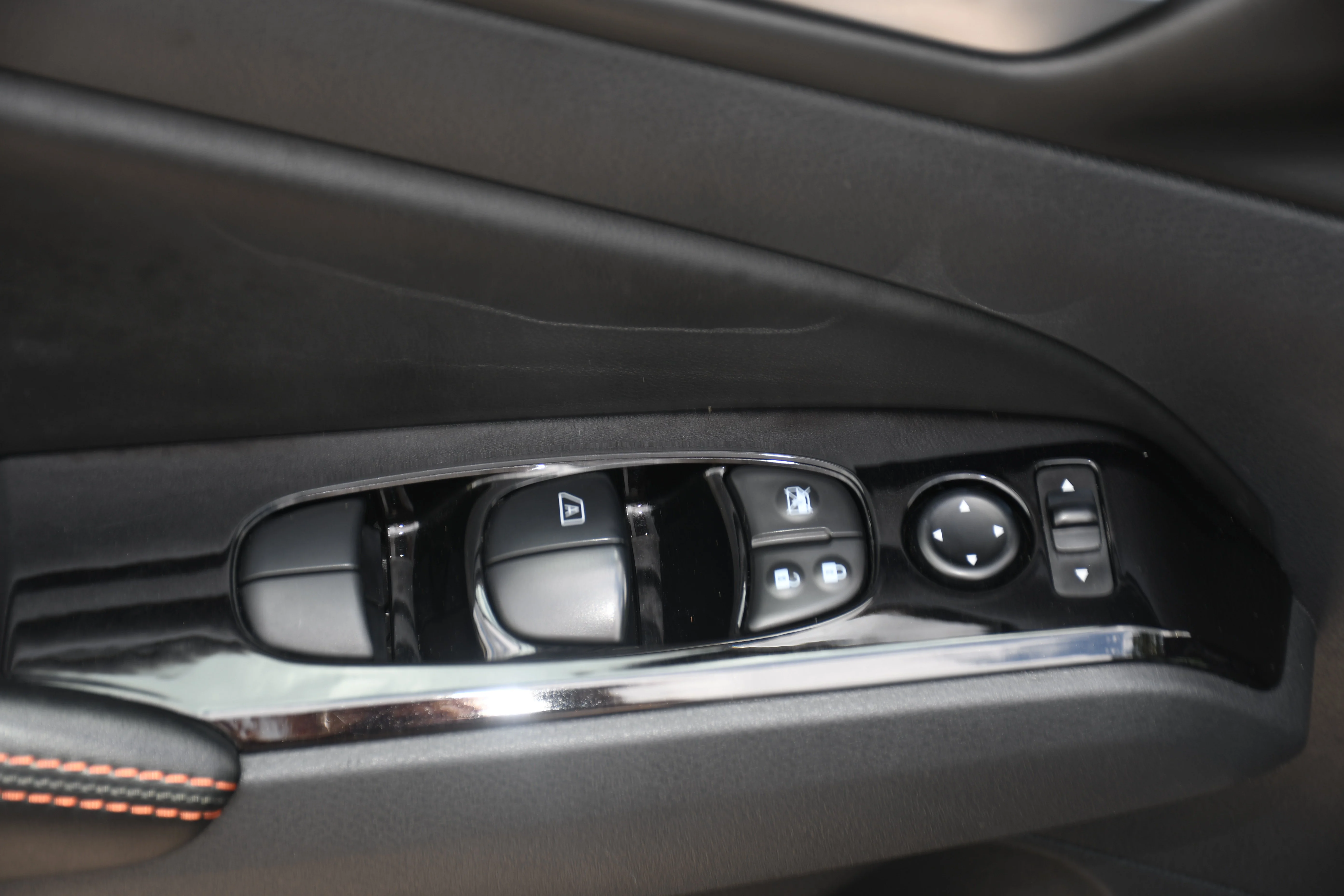 Used 2024 Black Nissan 2.5 SR image 9