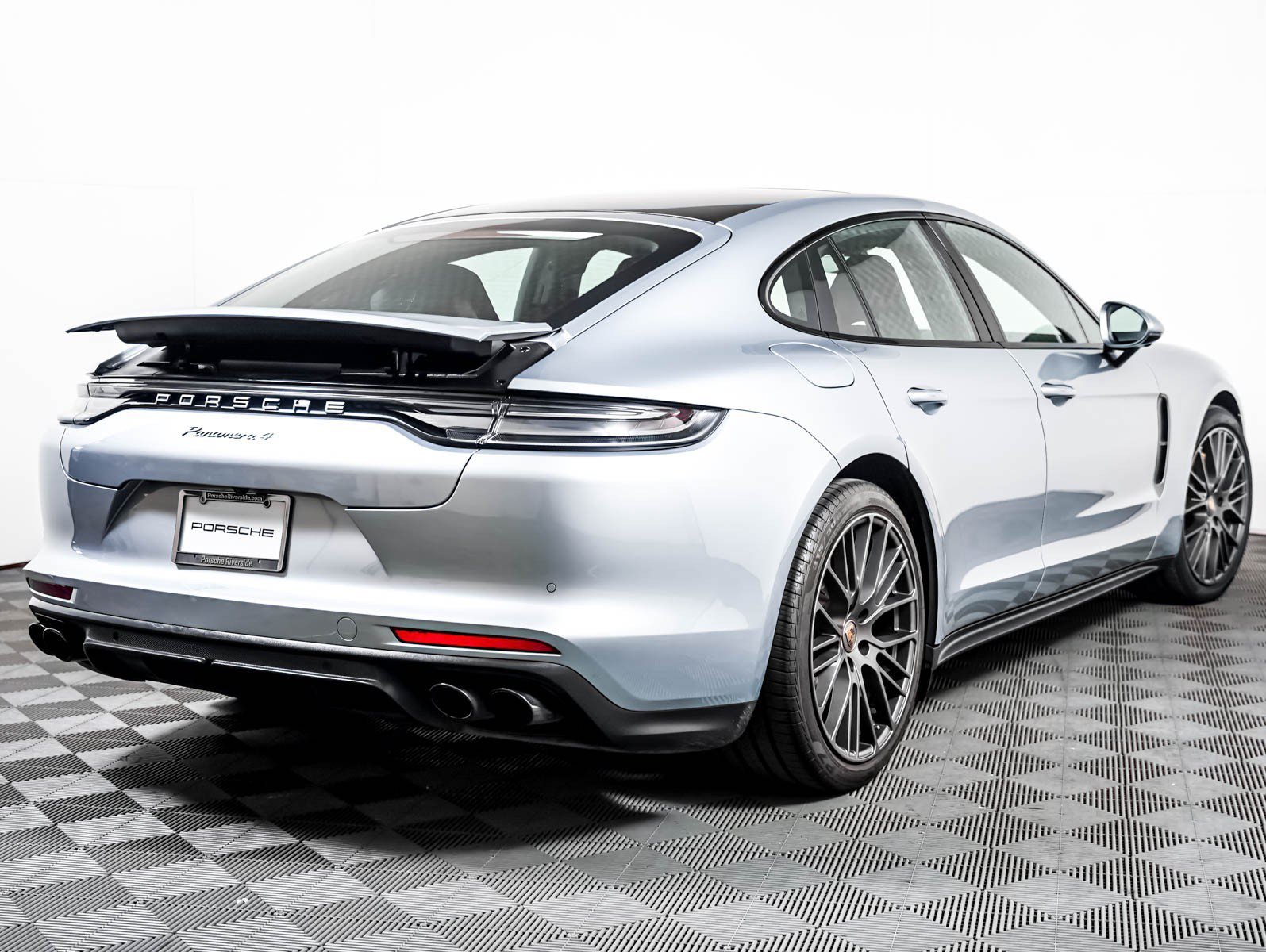 Certified Used 2023 DOLOMITE SILVER Porsche 4 Platinum Edition image 10