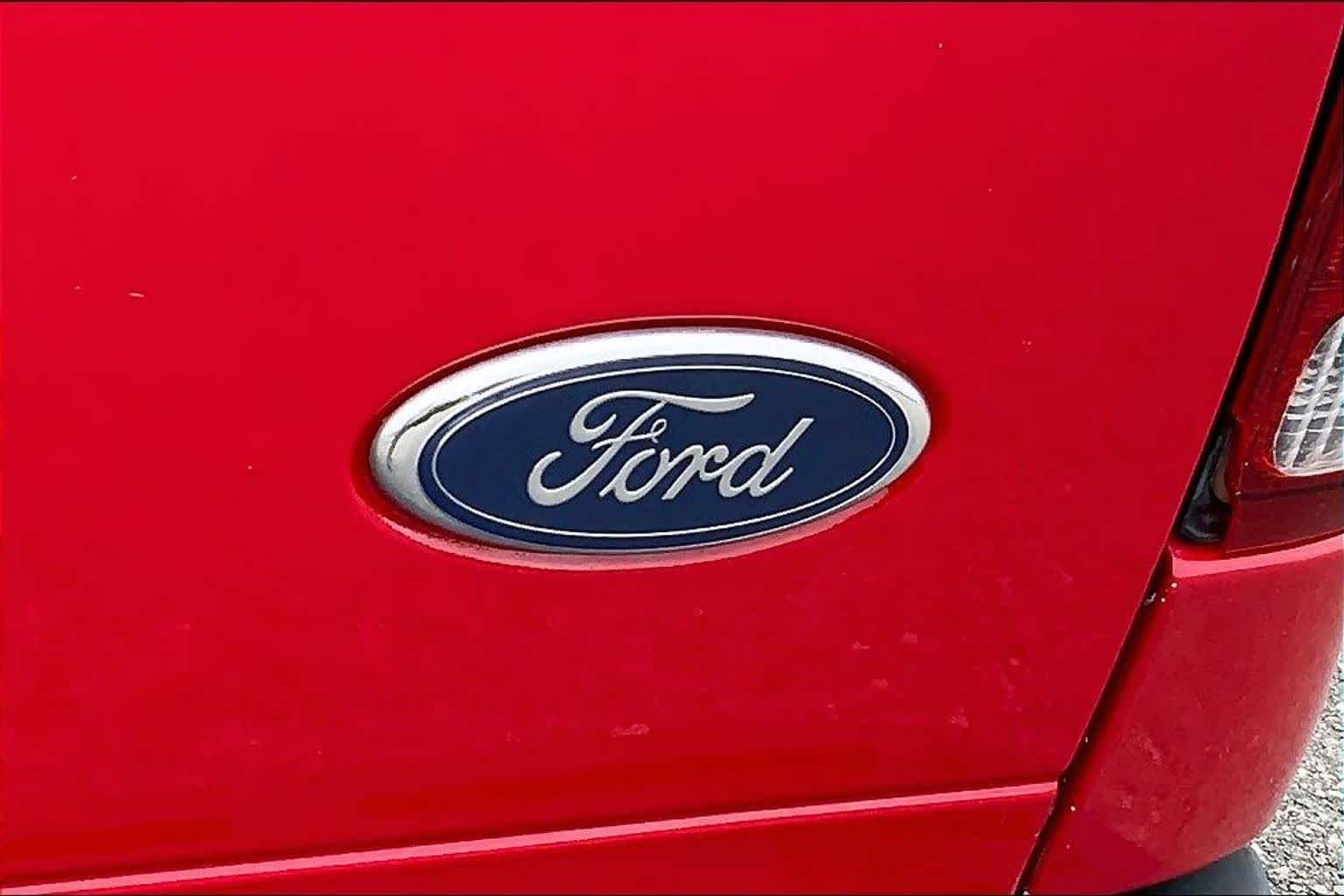 Used 2005 Red Ford Lariat image 9