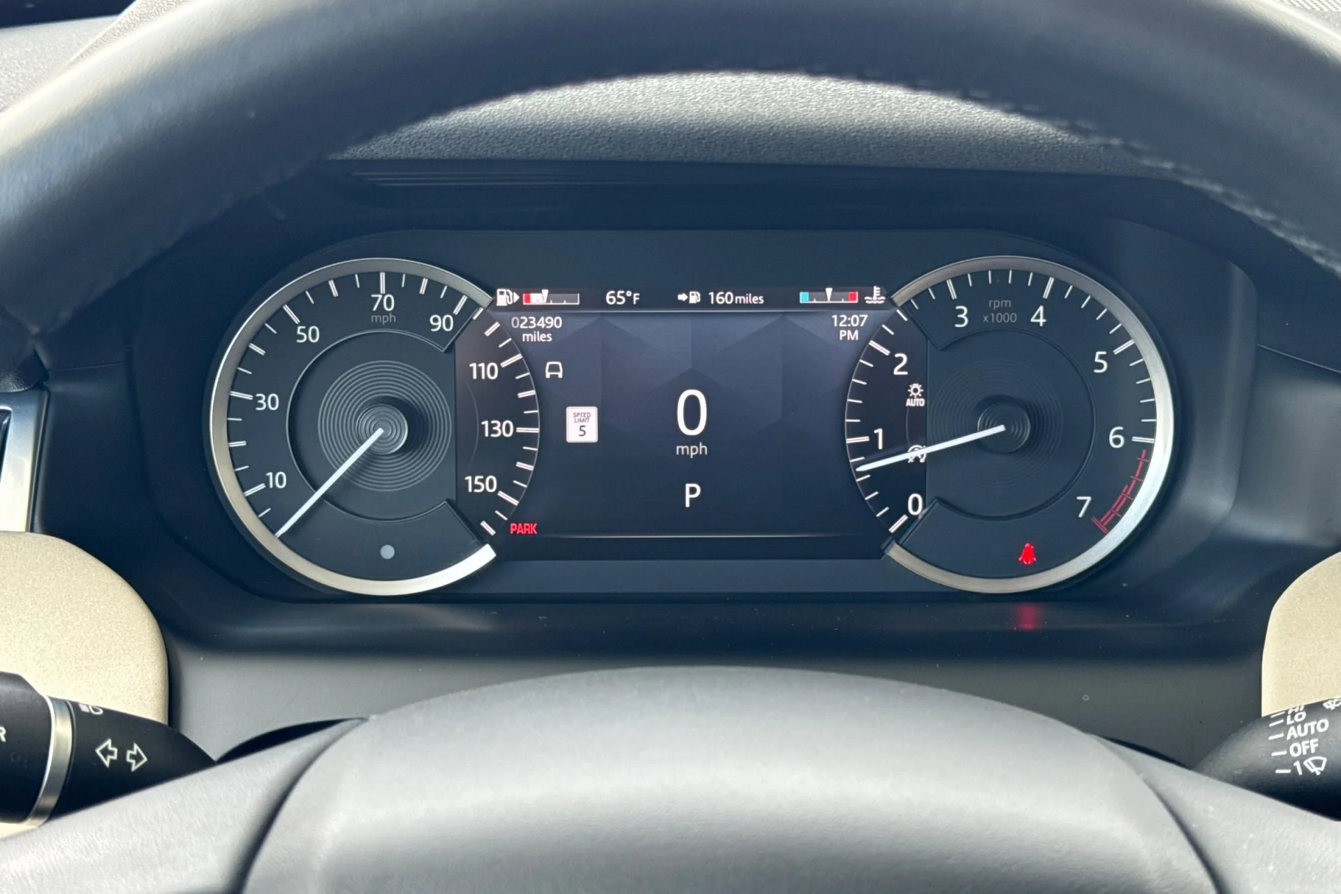 Used 2023 White Land Rover SE image 27