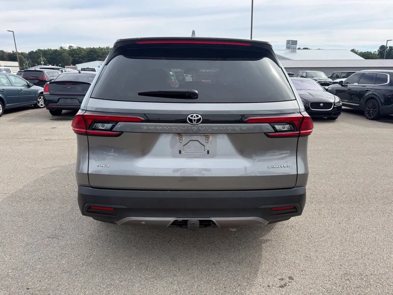 Used 2025  Toyota Limited image 18