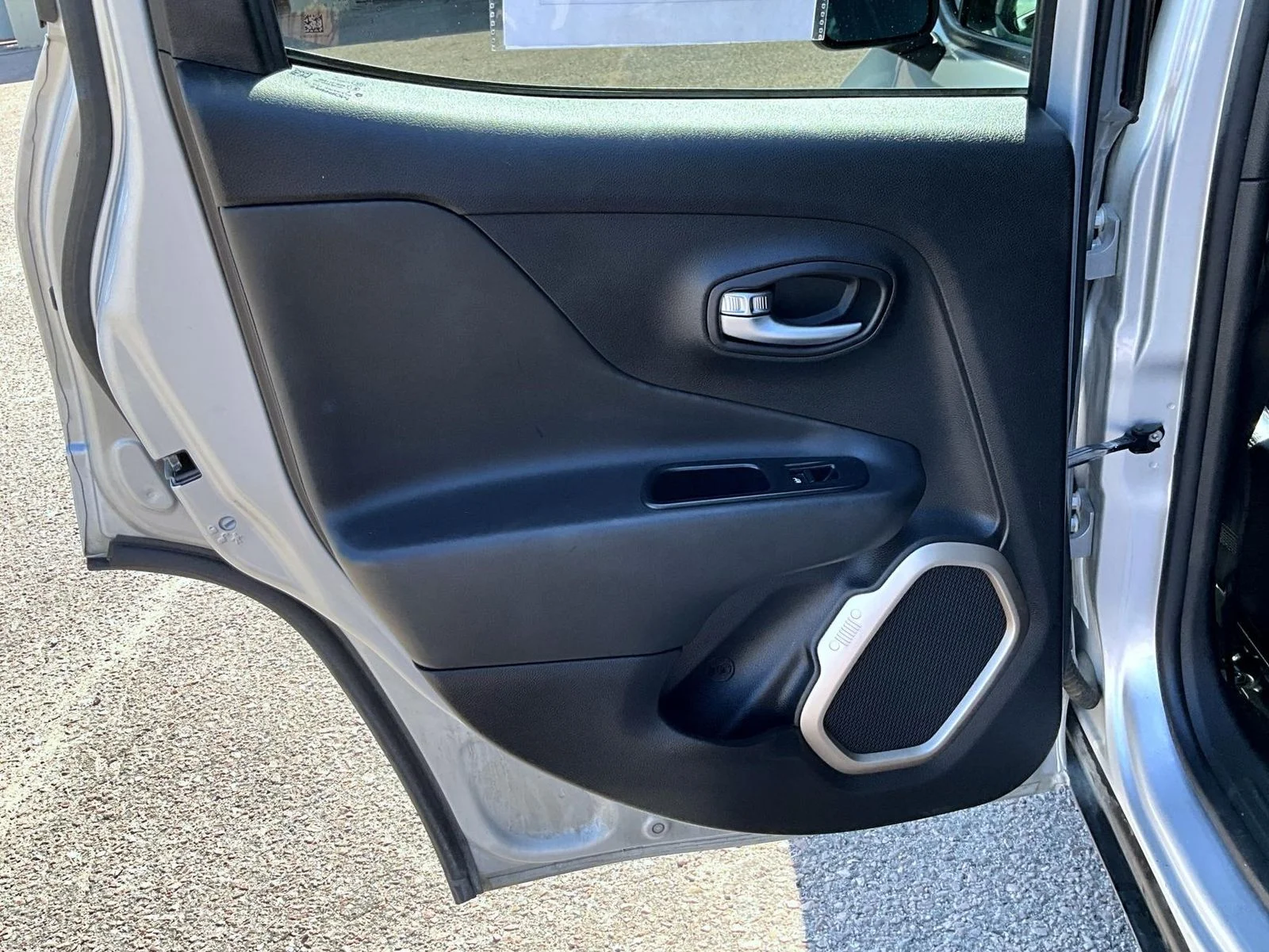 Used 2015 Silver Jeep Limited image 21