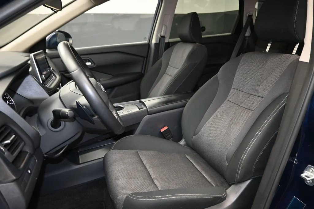 Used 2025 Blue Nissan SV image 19