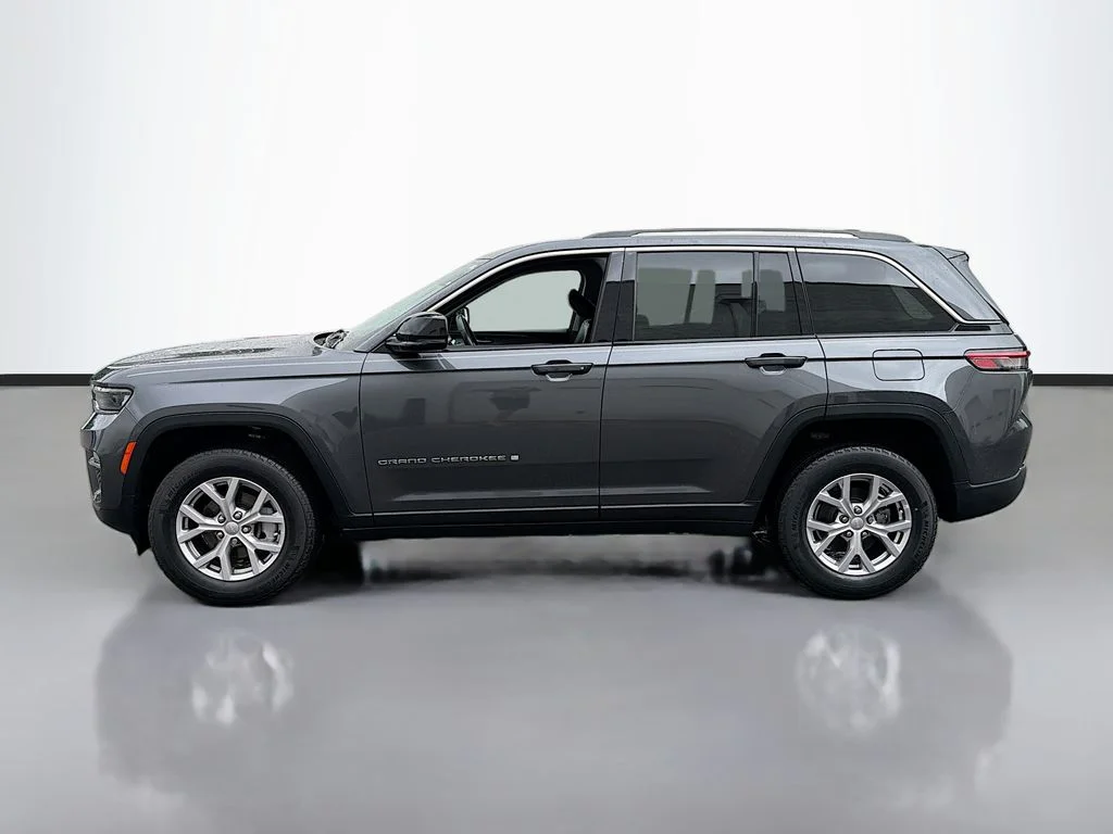 Used 2022 Gray Metallic Jeep Limited image 9