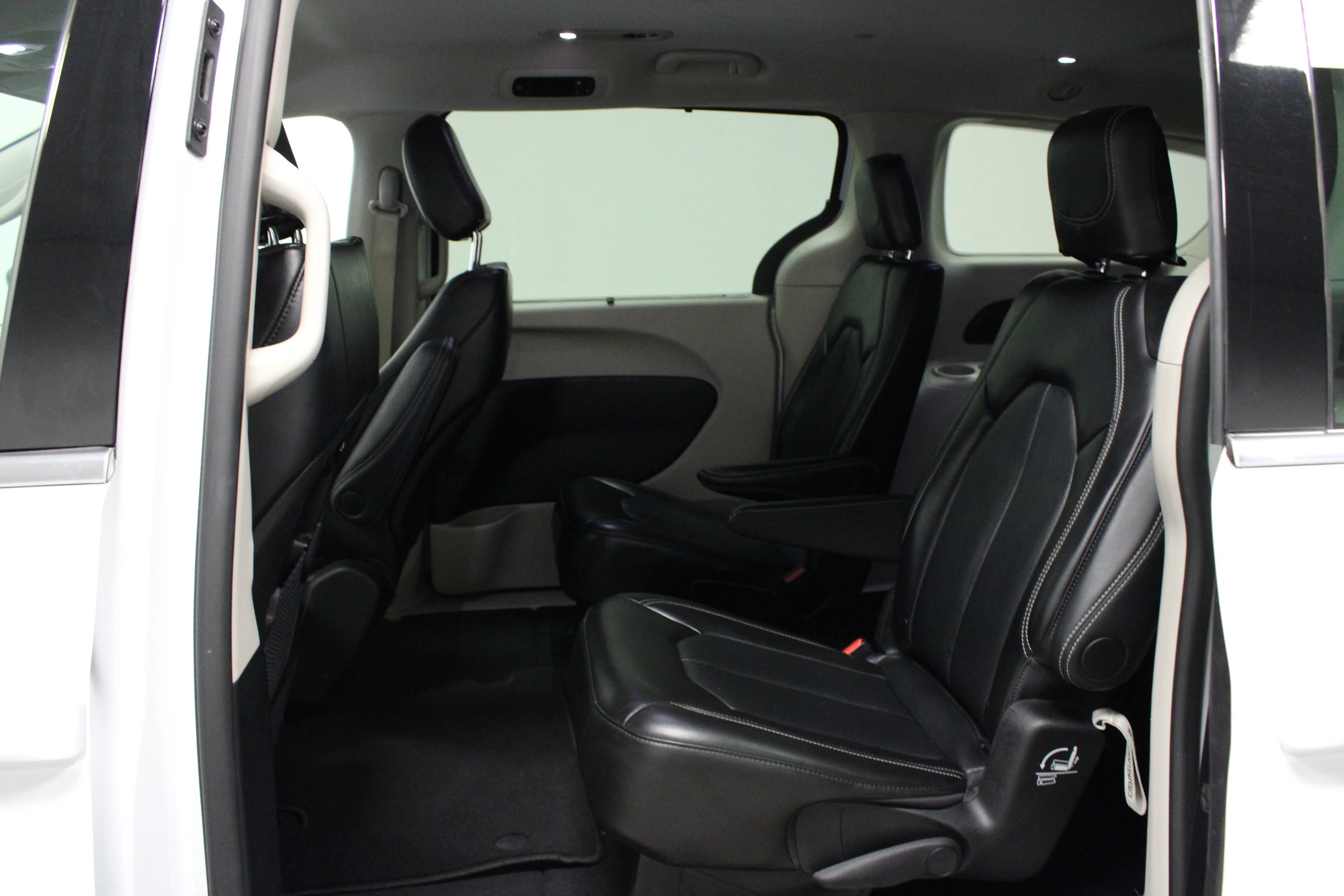 Used 2024 Bright White Clearcoat Chrysler Touring L image 13