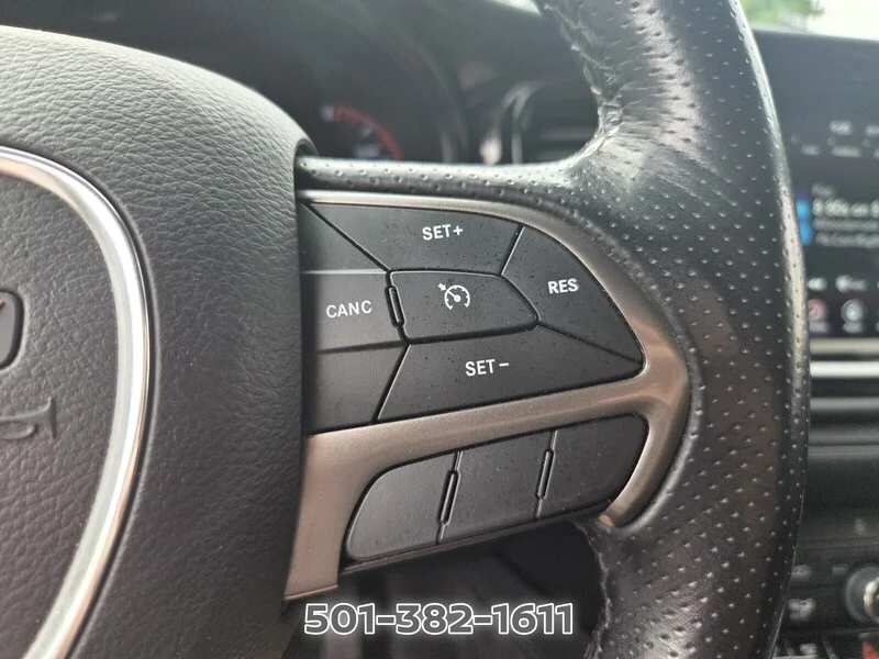 Used 2023 White DODGE SXT RWD image 26