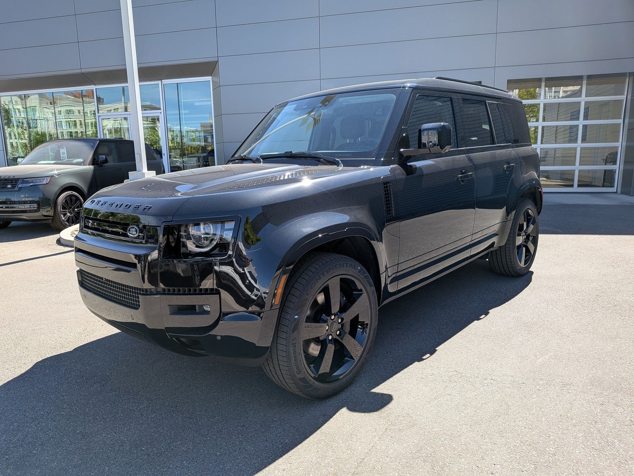 New 2026 Santorini Black Land Rover P400 X-Dynamic SE image 1