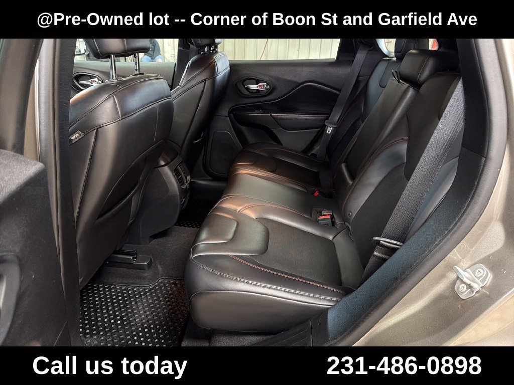 Used 2019 Beige Jeep Trailhawk image 21
