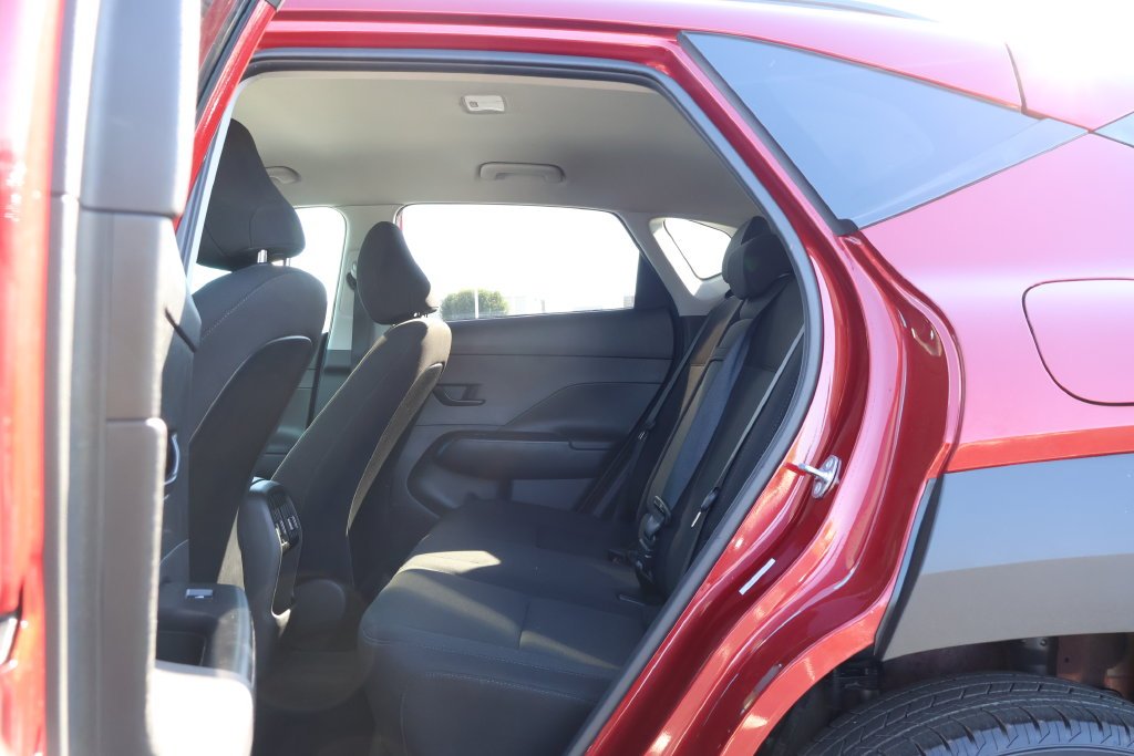 2025 Hyundai Kona SEL - Photo 30
